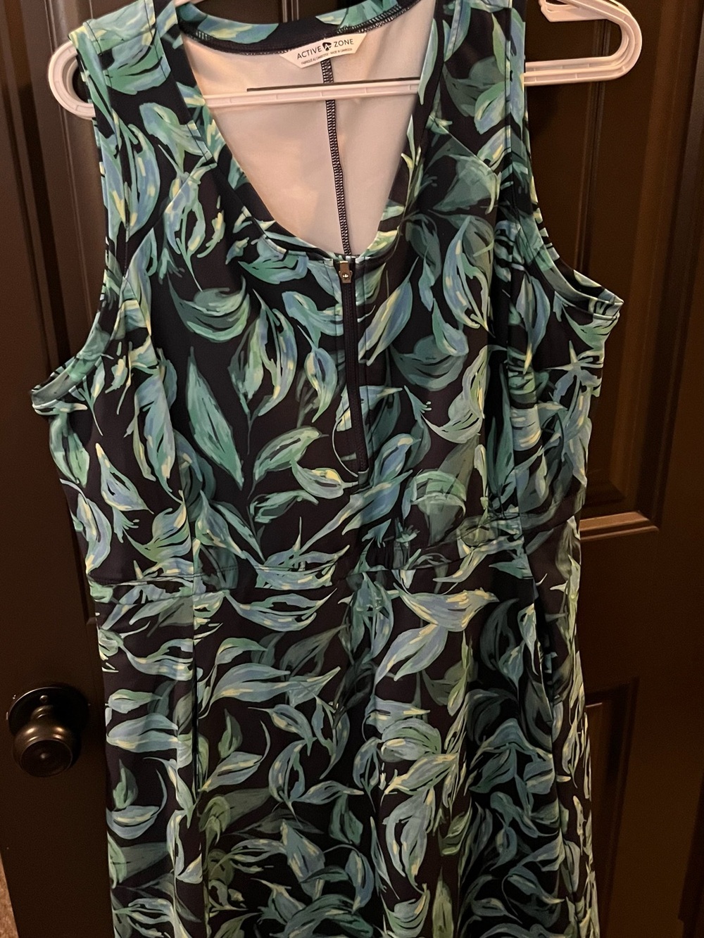 Active USA Navy & Teal Leaf-Print Sleeveless Zip Front Tank